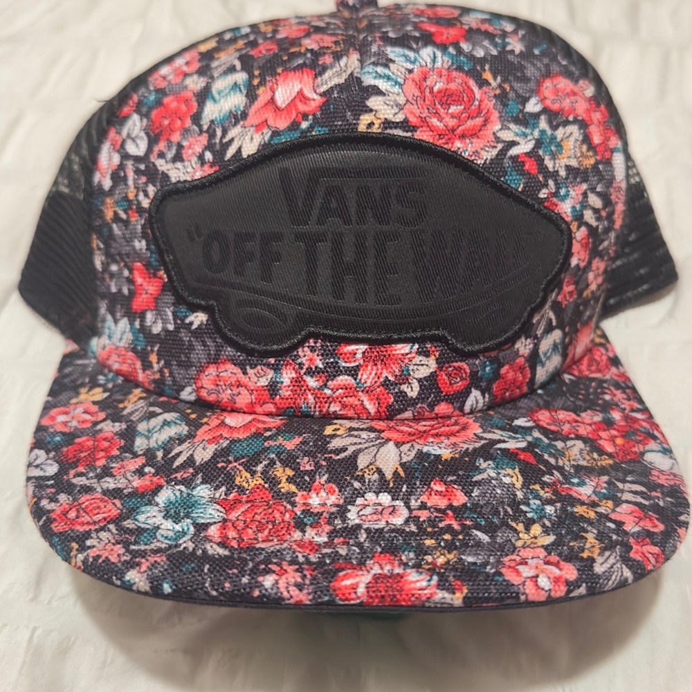 Vans Floral Snapback Trucker Hat (NEVER WORN)